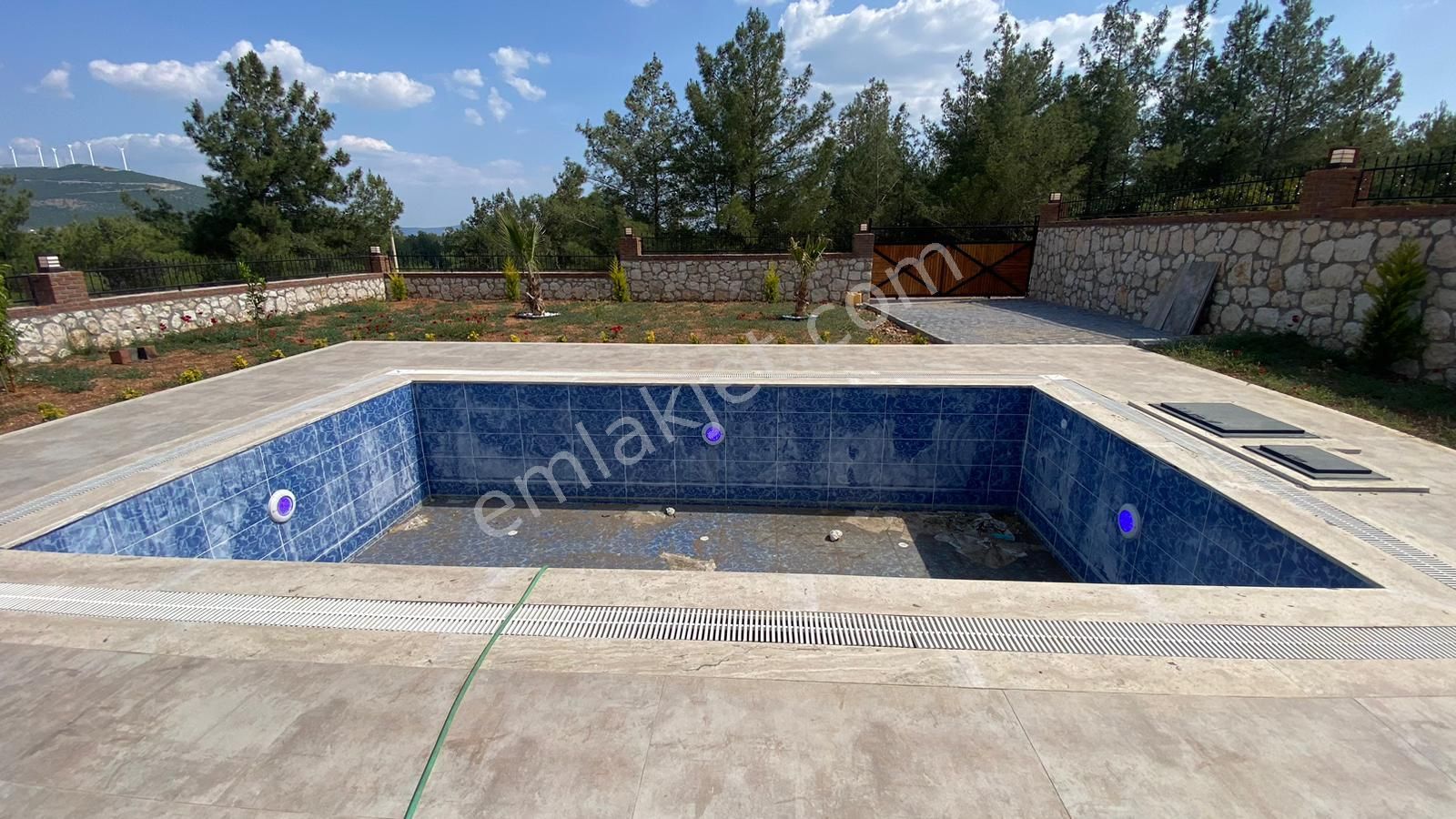 https://imaj.emlakjet.com//listing/13265724/09F0DD4227015770E6F9EFC85E2C1E5113265724.jpeg