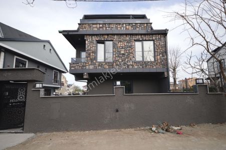 Konut-Villa