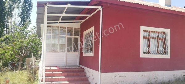 VAN BAŞKALE MERKEZ TEPEBAŞI MAH SATILIK 1100M2 ARSA TEK KATLI EV