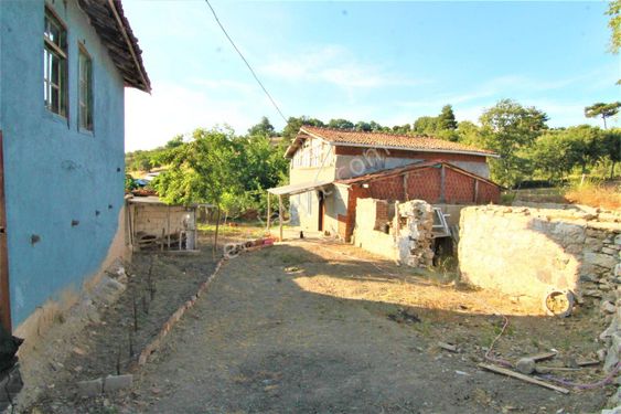 Çanakkale Bayramiç Örenli Köyünde İçinde Köy Evi Olan Arsa