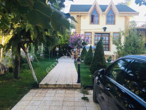 Yeşilyurt Mollakasımda 1.5 dönüm arazide satılık villa 