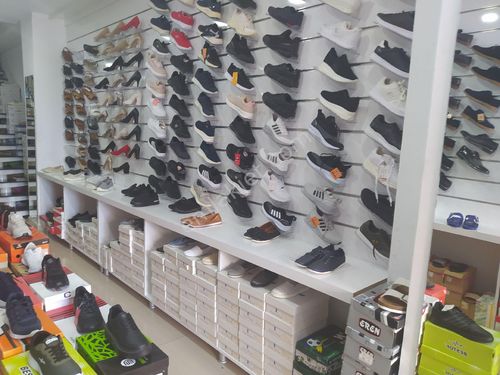 MG Emlak'tan Satılık devren ayakkabı dükkanı 