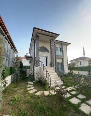 DEMRE KUMDAGI MEVKİDE SATILIK VİLLA