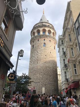  BEYOĞLU GALATA KULESİNİN TAM KARŞISINDA 2+1 ARAKAT SATILIK DAİRE