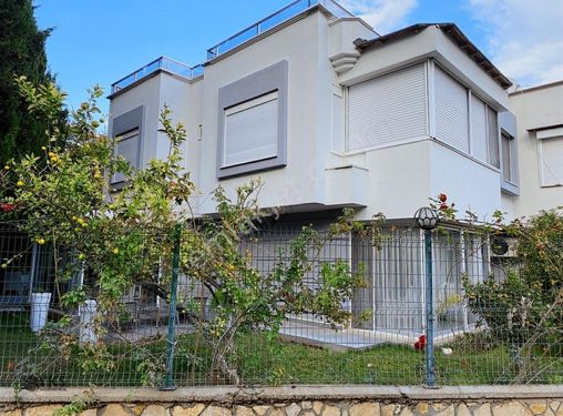 Antalya Aras Evleri'nde Özel Girişli Mimari Tasarımlı Lüks Villa