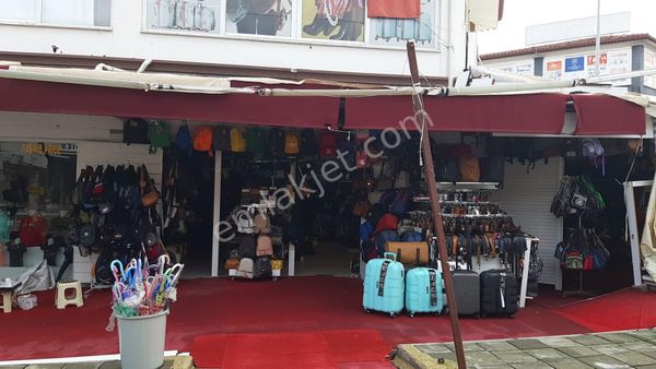 Manavgat Kumköy turizm merkezinde işlek cadde uzerinde devren satılık çanta dükkanı
