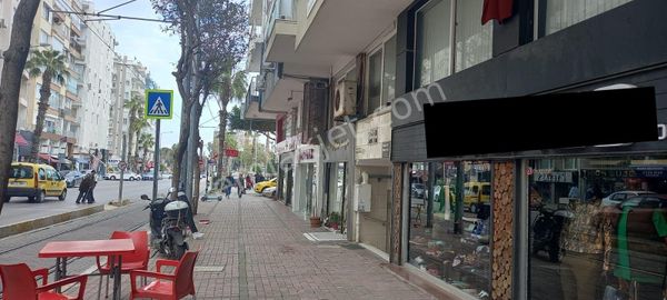  Konyaaltı Caddesinde Selekler Çarşısına Yakın Satılık Dükkan