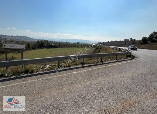 AFŞAR DA İZNİK ASFALTI İLE KÖY ASFALTINA CEPHELİ KÖŞE ARAZİ