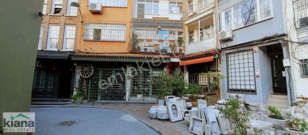 Beyoğlu Cihangir Çukurcuma Sokak'ta Satılık 2+1 Daire