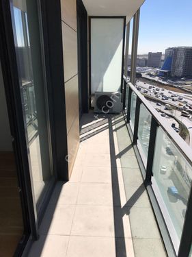  İstwest'de Balkonlu 72 M2 Büyük 1+1 Satılık Daire