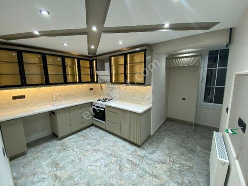YURT MAHALLESİNDE "HASARSIZ "İÇİ FULL YAPILI 3+1 KAPALI MUTFAK SATILIK DAİRE 
