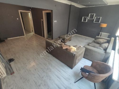 KELEPİR BOŞ KADIKÖY MERKEZDE GENİŞ KULLANIMLI TERASLI AYDINLIK 2+1