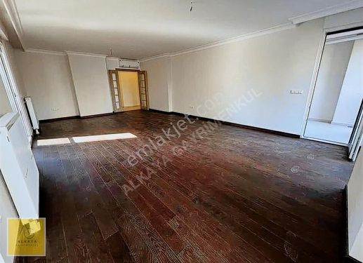 CADDEBOSTAN'DA SATILIK DAİRE DİVANIN SOKAĞINDA GENİŞ SIFIR-ALKAY