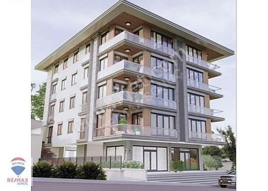 ÇAMLICA' DA , ÇAMLICA CAMİİ KARŞISINDA LÜKS DAİRE