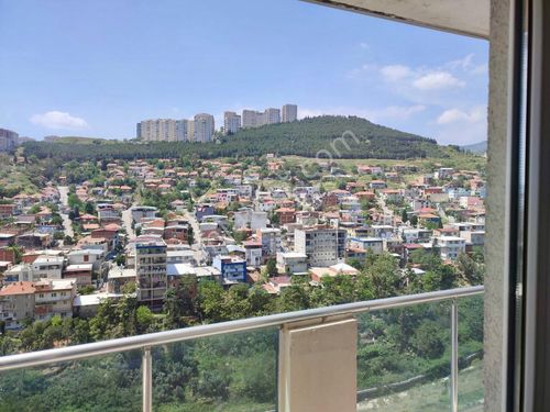 Bayraklı Anıt Park Sitesi’nde Doğalgazlı Satılık 3+1 Daire