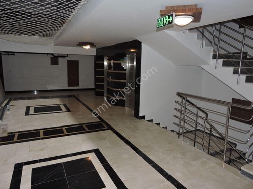  ANKARA GÜNEŞEVLERDE LÜKS SİTEDE YÜZME HAVUZU BUZ PATENİ PİSTİ YAKINI ÇİFT ASANSÖRLÜ DAİRE