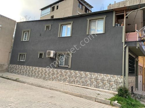 Bornova Meriç Mahallesi'nde Müstakil Bina