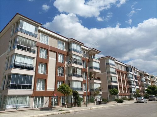 YARDIMCI EMLAKTAN HACILAR MEYDANINDA KİRALIK LÜKS 3+1 DAİRE 