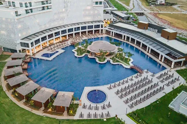 Grand Sapphire