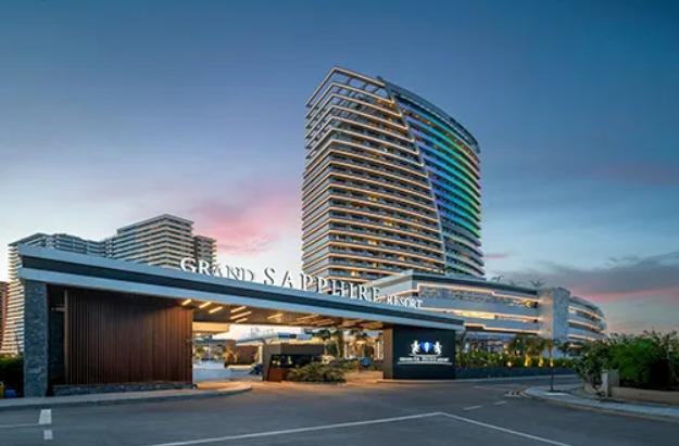 Grand Sapphire