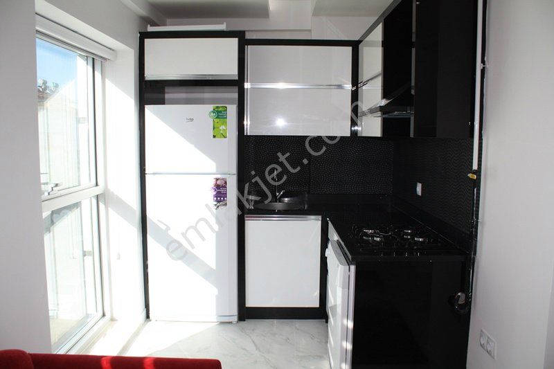 Ender Uysal Gayrimenkulden Kınıklıda Foruma Yakın Klimalı Balkonlu Lüks Eşyalı 1+1 Apart Daire.