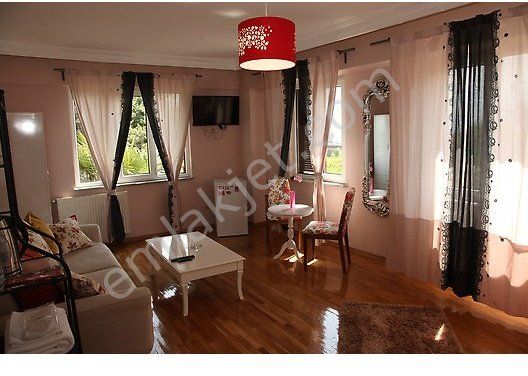 Emlakçıdan İstanbul Beşiktaş Ortaköy Mahallesi Stüdyo Günlük Kiralık