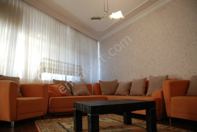 Emlakçıdan İzmir Karşıyaka Bahariye Mahallesi 2+1 Günlük Kiralık Daire