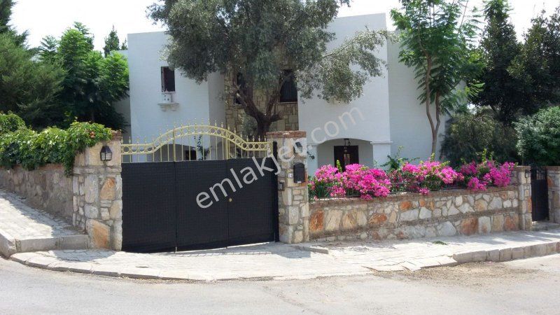 Emlakçıdan Muğla Bodrum Kızılağaç Mahallesi 3+1 Satılık Müstakil 2.750.