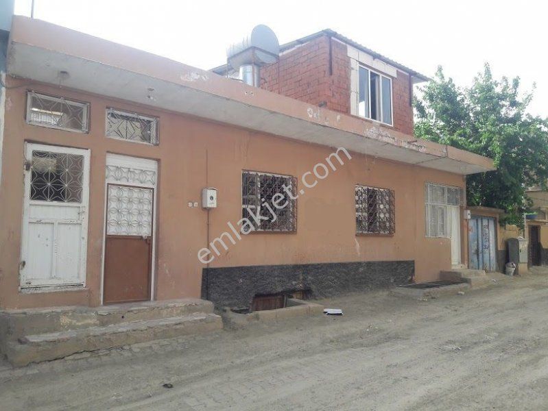 Emlakçıdan Gaziantep İslahiye Hürriyet Mahallesi 2+2 Satılık Daire 210
