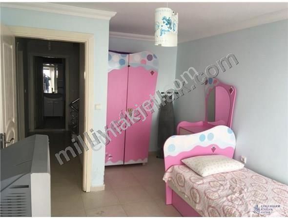 Emlakçıdan İzmir Dikili Çandarlı Mahallesi 4+1 Günlük Kiralık Daire 750