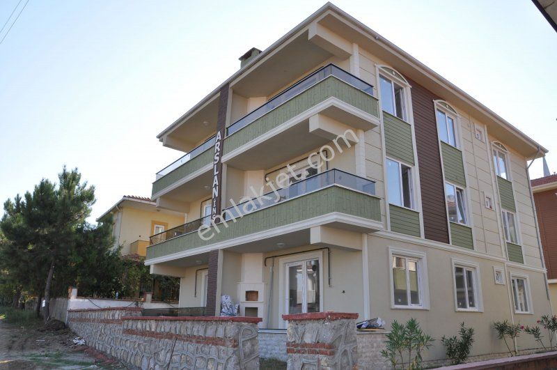 Emlakçıdan Sakarya Karasu Aziziye Mahallesi Satılık Daire 64.000 TL