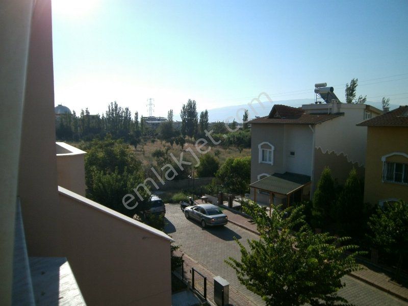 Emlakçıdan Aydın Nazilli Zafer Mahallesi 5+1 Satılık Daire 725.000 TL