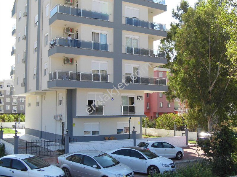 Emlakçıdan Antalya Konyaaltı Liman Mahallesi 2+1 Günlük Kiralık Daire