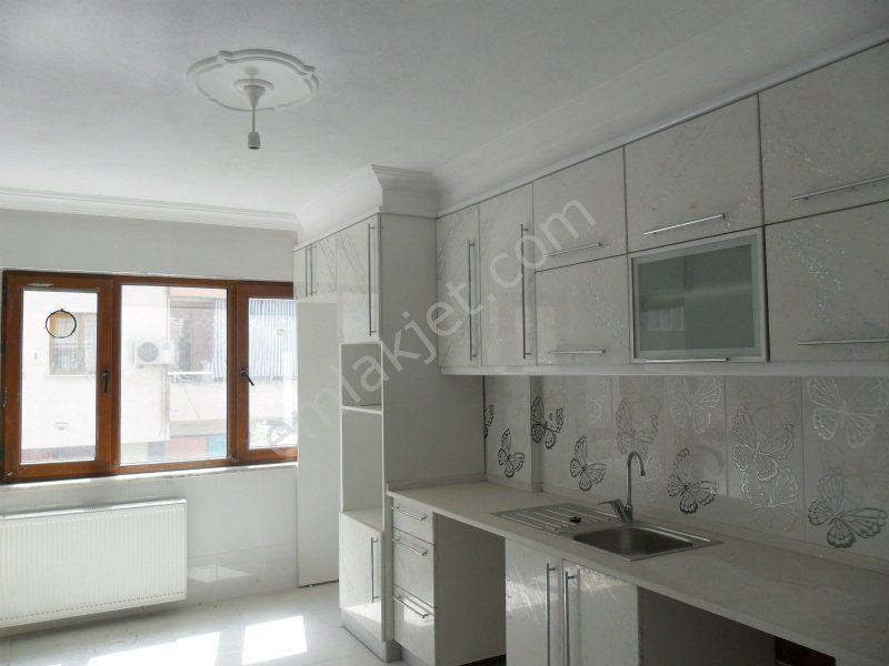 Emlakçıdan Manisa Şehzadeler 1. Anafartalar Mahallesi 3+1 Kiralık Daire