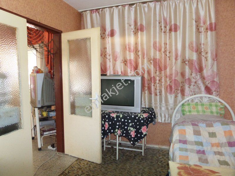 Emlakçıdan İzmir Çiğli Evka 2 Mahallesi 4+1 Satılık Daire 345.000 TL