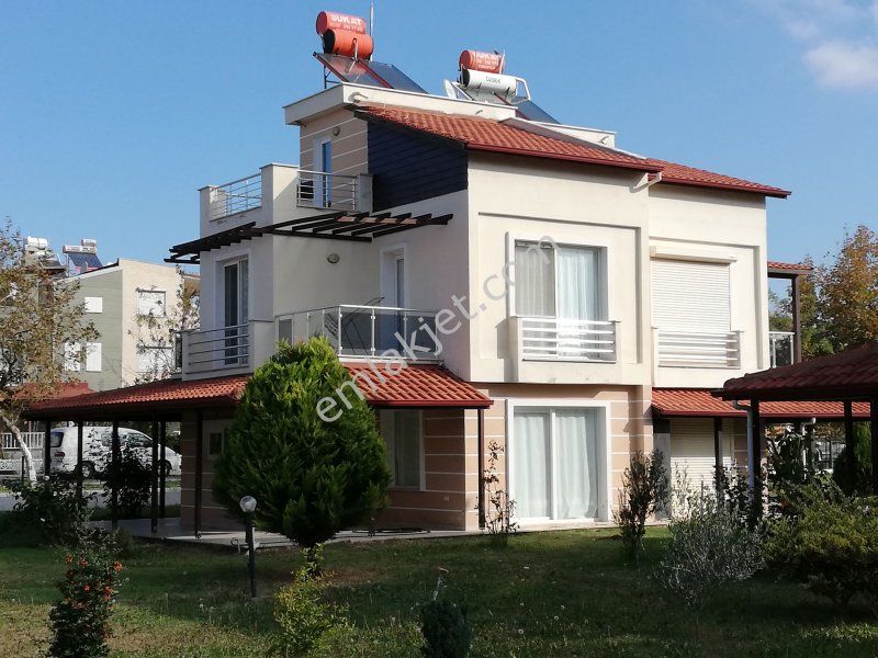 Emlakçıdan Aydın Kuşadası Davutlar Mahallesi 3+1 Kiralık Villa 800 TL