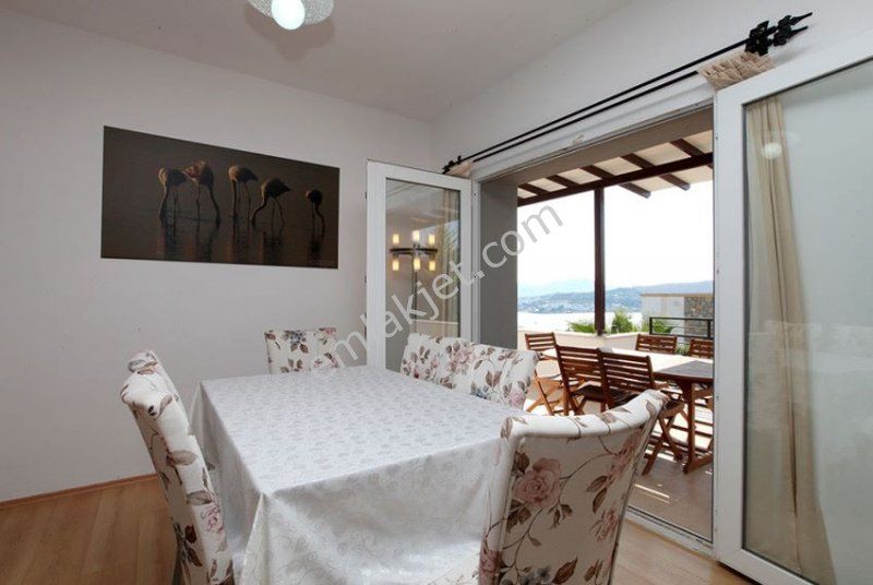 Emlakçıdan Muğla Bodrum Bitez Mahallesi 4+2 Kiralık Daire 10.000 TL