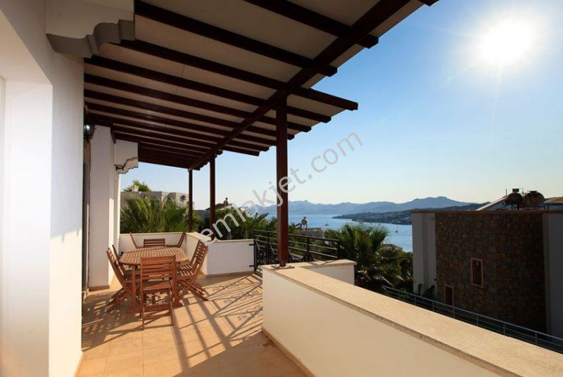 Emlakçıdan Muğla Bodrum Bitez Mahallesi 4+2 Kiralık Daire 10.000 TL