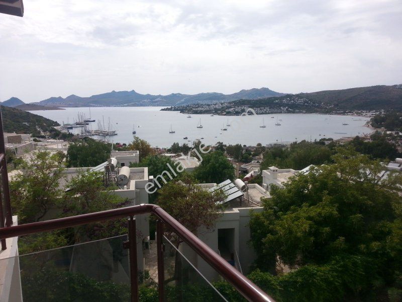 Emlakçıdan Muğla Bodrum Bitez Mahallesi 4+2 Kiralık Daire 10.000 TL
