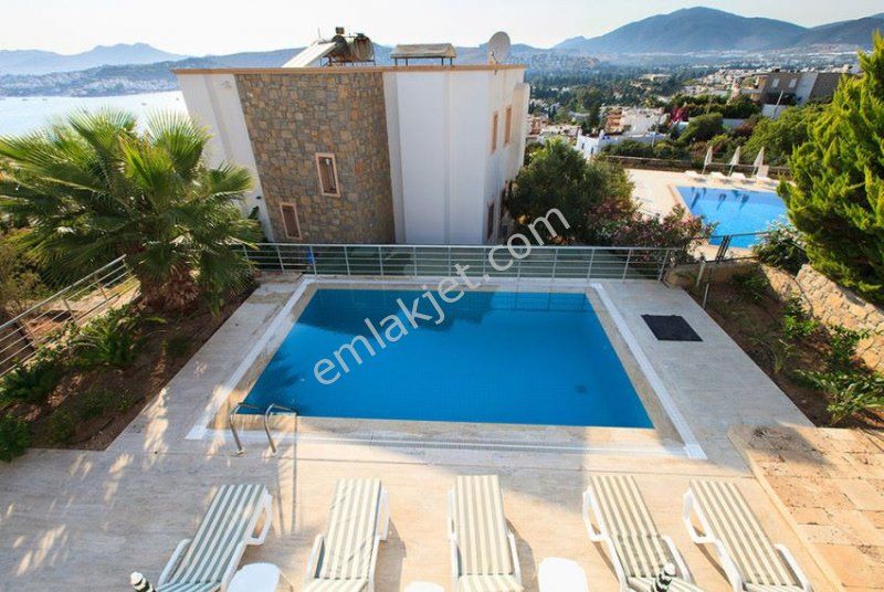 Emlakçıdan Muğla Bodrum Bitez Mahallesi 4+2 Kiralık Daire 10.000 TL