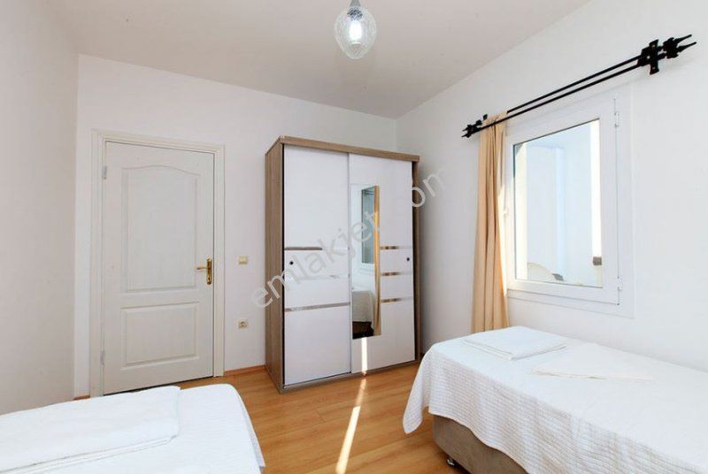 Emlakçıdan Muğla Bodrum Bitez Mahallesi 4+2 Kiralık Daire 10.000 TL