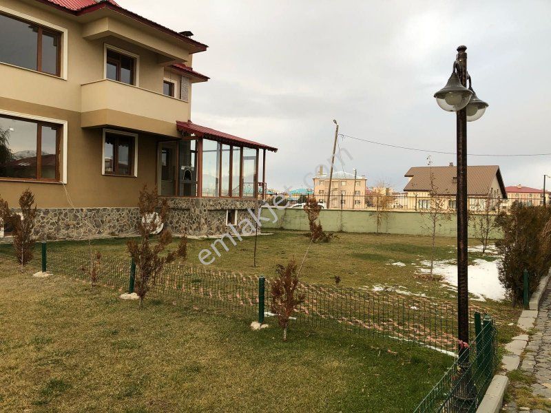 Emlakçıdan Erzurum Aziziye Selçuklu Mahallesi 6+1 Satılık Daire 1.250