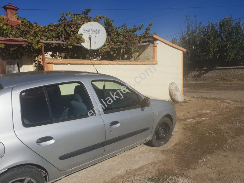 Emlakçıdan Konya Akşehir İstasyon Mahallesi 4+2 Satılık Daire 155.000