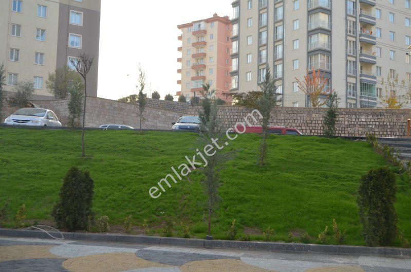 Emlakçıdan Kayseri Talas Mevlana Mahallesi 1+1 Günlük Kiralık Daire 65