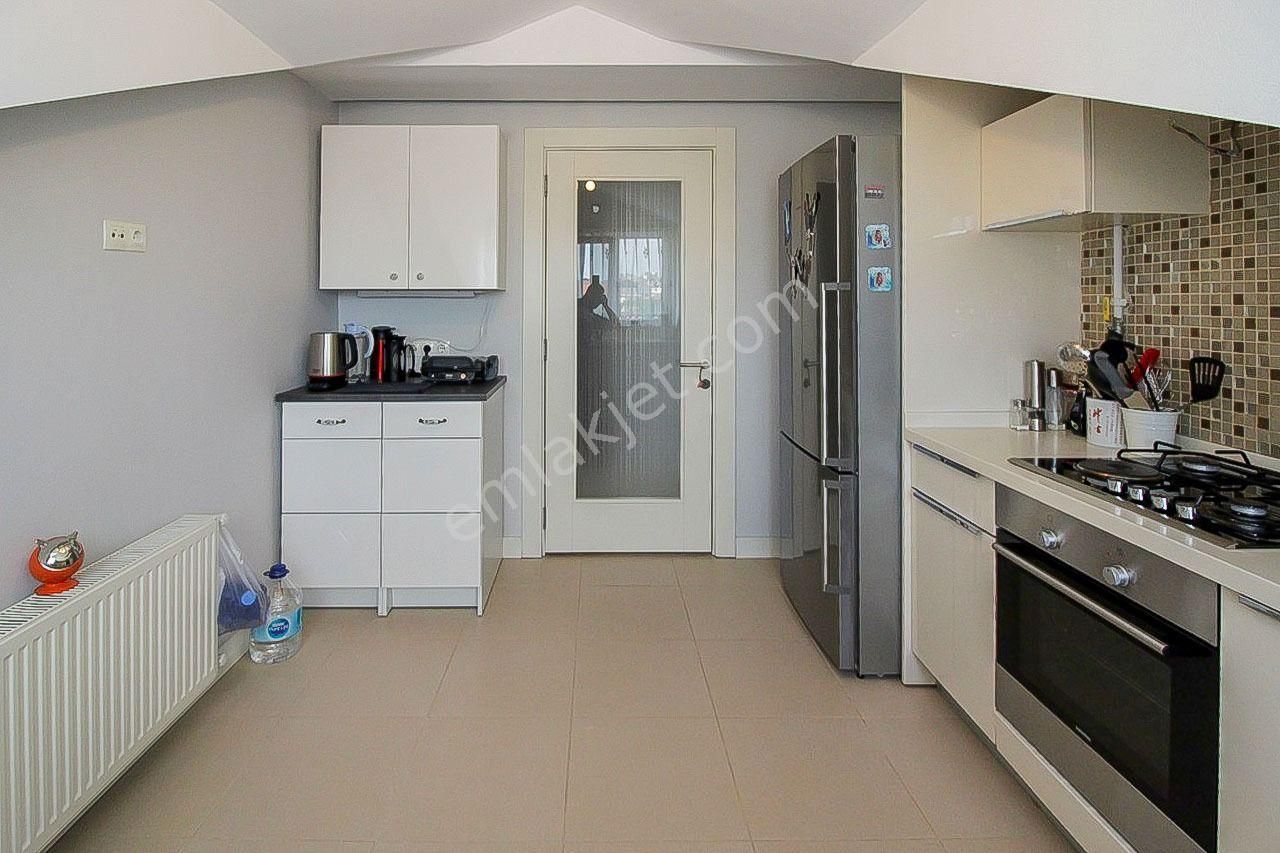 Yeşilköy De 2 Teraslı Çatı Katı 3+1, 10 Yaşında İskanlı 2 Banyo - Görsel 6