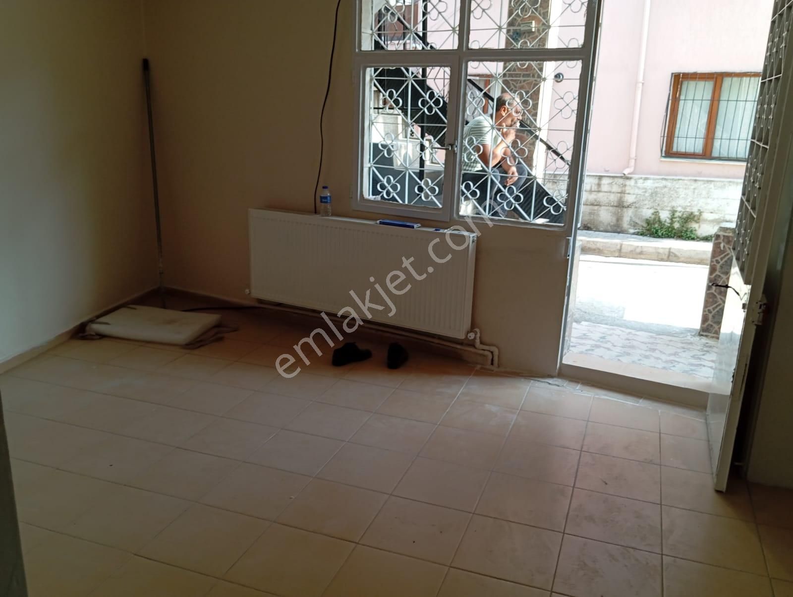 Karabağlar Selvili Mah. Merkezde Doğalğazlı 2+1 90 M2 Emekli Bay Bayana Uyğun Kiralık Ev