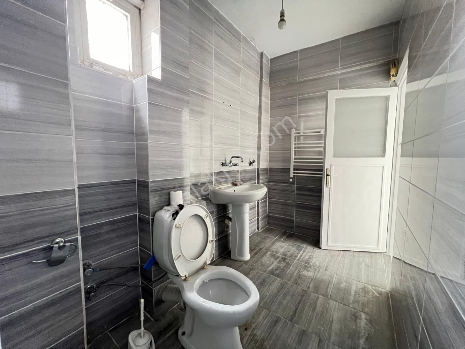 Yenibosna Zafer Mahallesi Yıldırım Beyazıt Caddesinde Kiralık Ofis, İşyeri, Büro Adliye Karşısı - Görsel 13