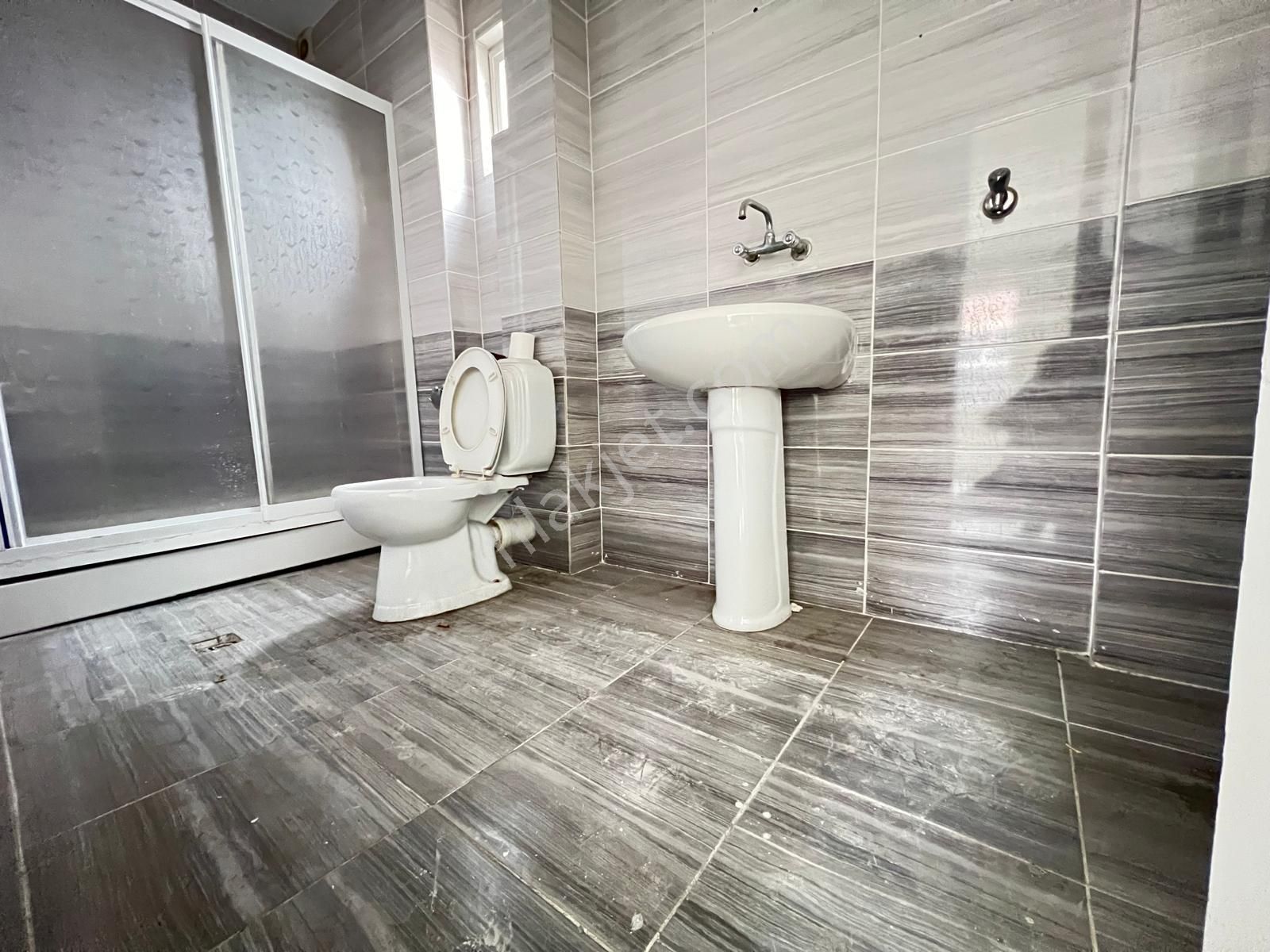 Yenibosna Zafer Mahallesi Yıldırım Beyazıt Caddesinde Kiralık Ofis, İşyeri, Büro Adliye Karşısı - Görsel 12