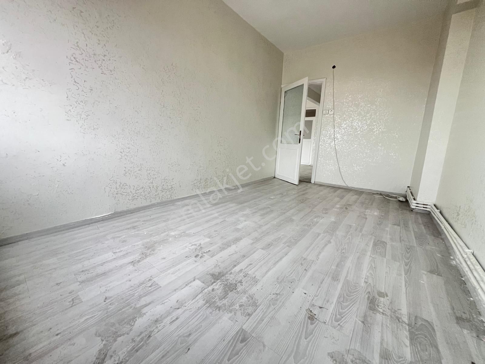 Yenibosna Zafer Mahallesi Yıldırım Beyazıt Caddesinde Kiralık Ofis, İşyeri, Büro Adliye Karşısı - Görsel 11