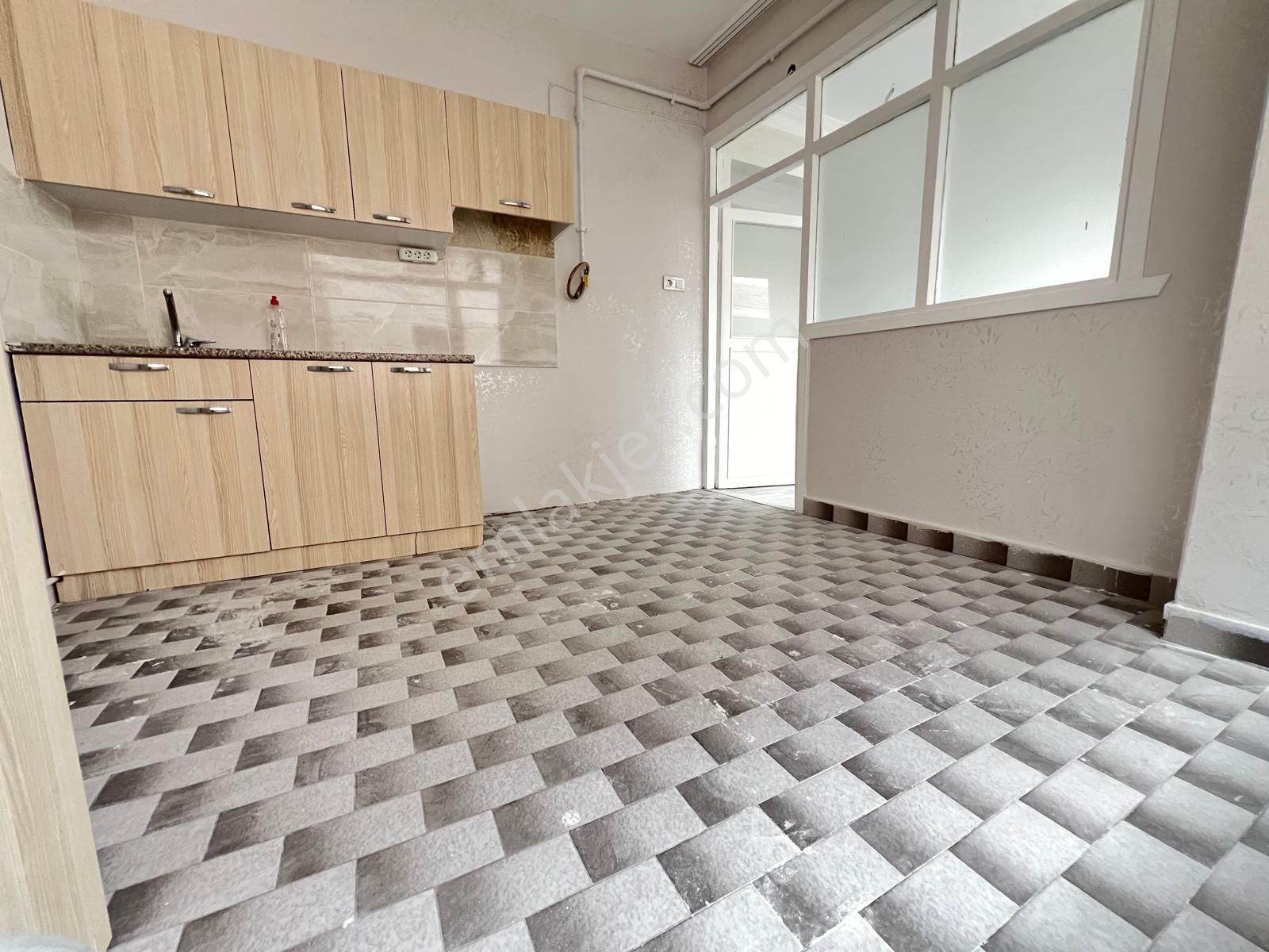 Yenibosna Zafer Mahallesi Yıldırım Beyazıt Caddesinde Kiralık Ofis, İşyeri, Büro Adliye Karşısı - Görsel 9